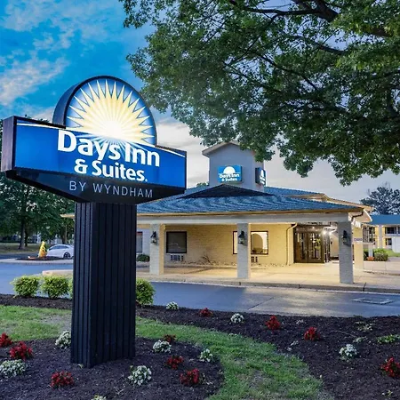 Days Inn & Suites By Wyndham Colonial